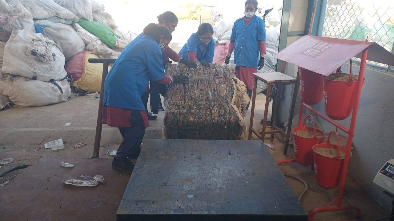 09d5f8a7-af6e-42df-9128-ea63ab40cc9b_plastic_waste.jpeg