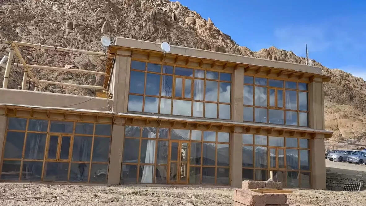One side of Sonam-Wangchuks house is made entirely of glass to keep-her-warm-during-winters.