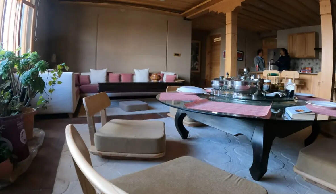 Sonam-Wangchuks living room.