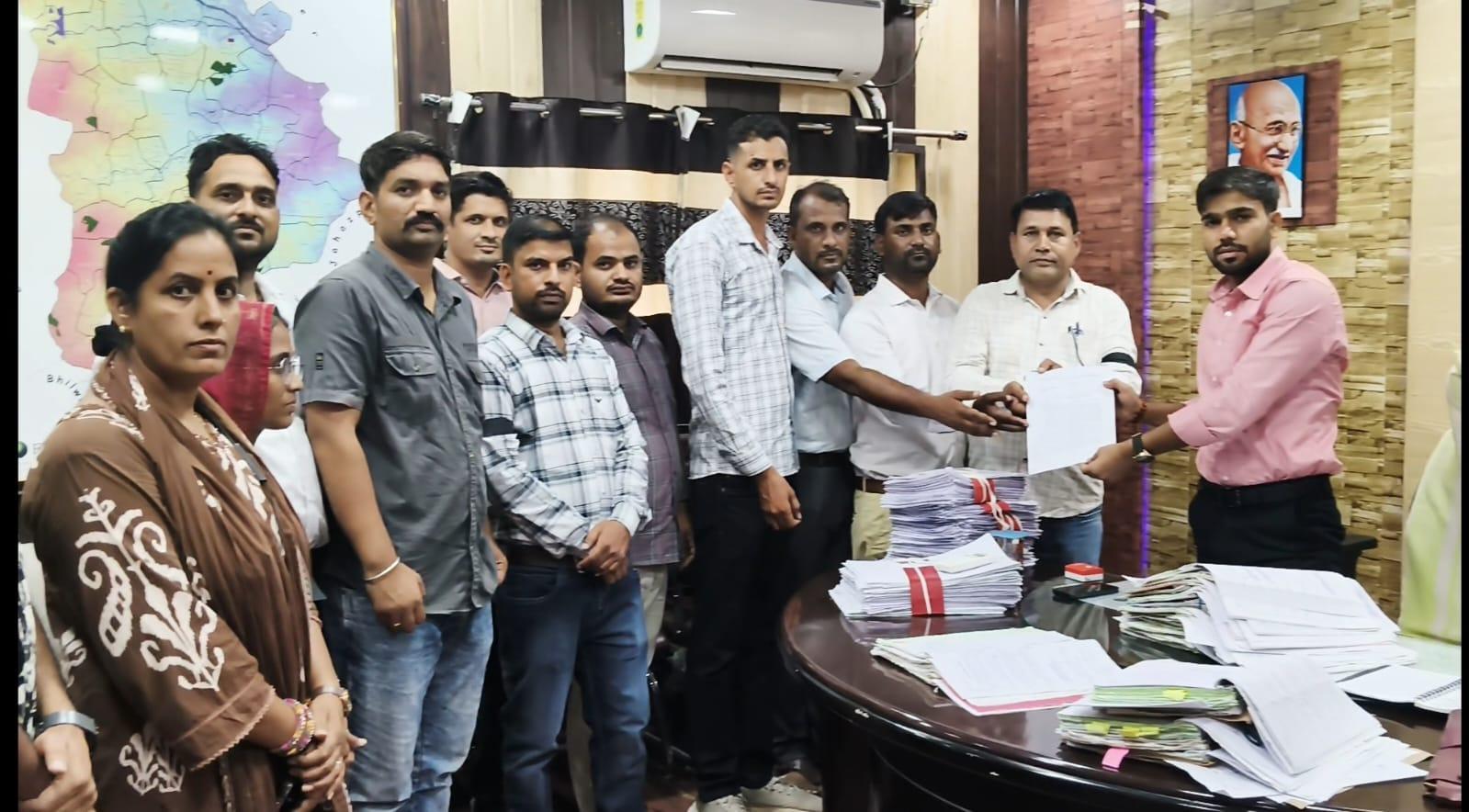Bhilwara Patwar Sangh submitting a memorandum to Shahpura SDM (1).jpeg