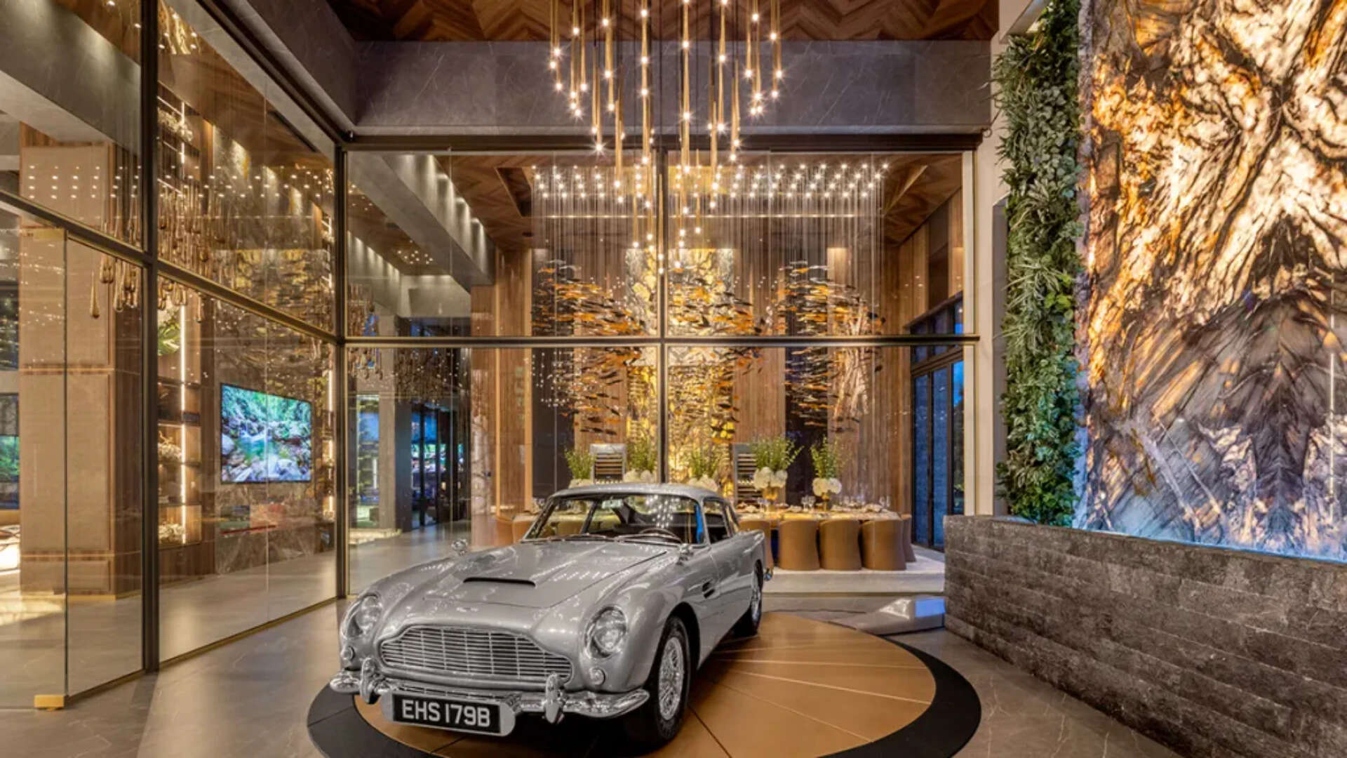 Villa-Skyfall automotive gallery
