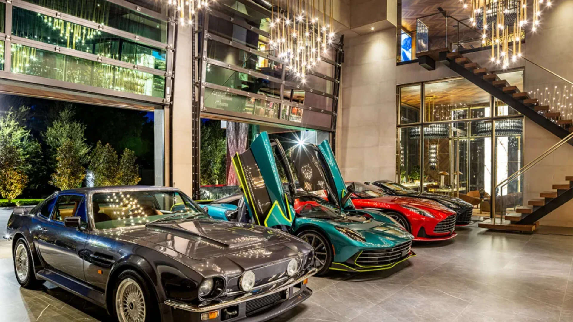 Villa Skyfall car gallery