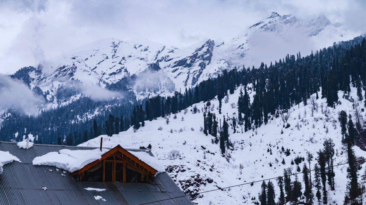 Manali snowfall