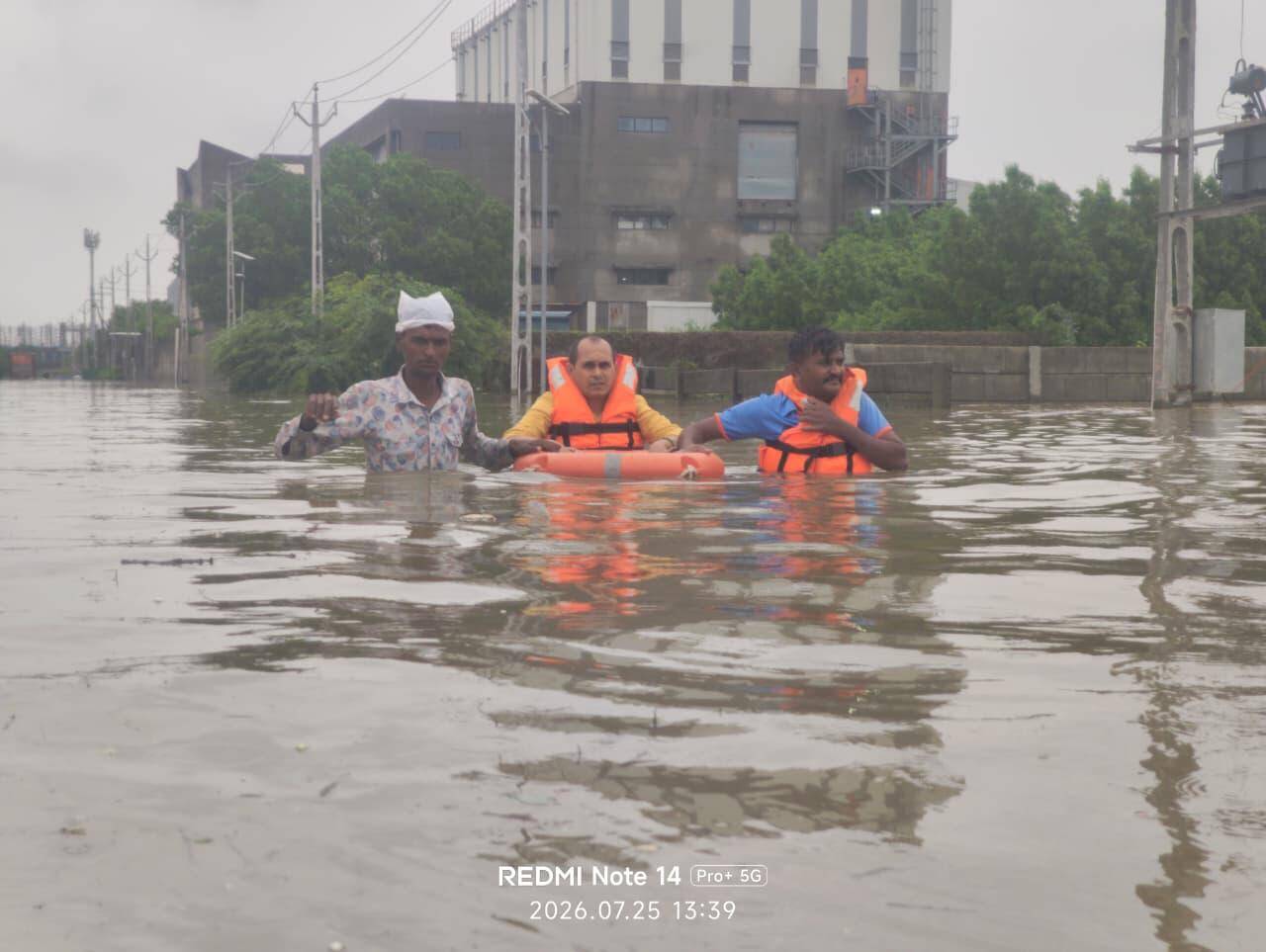 Rescue operation by police SDRF and Army (1).jpeg