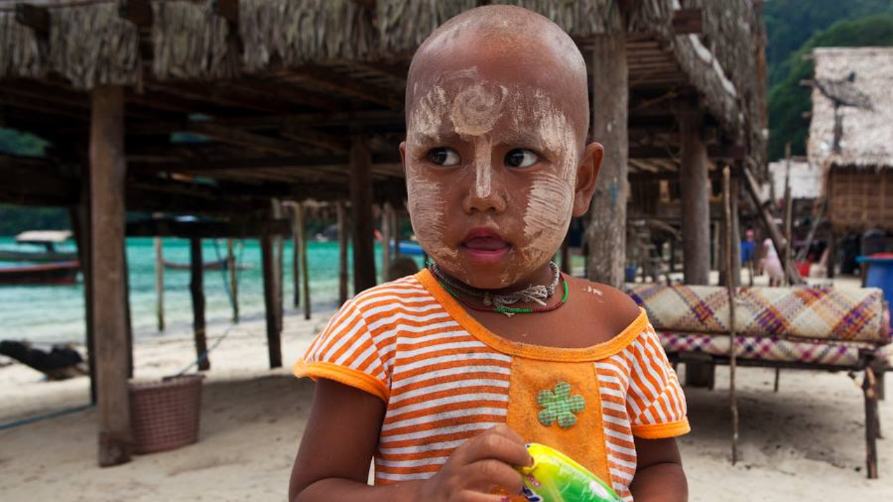 The Biophysics of Human Underwater Vision Why Moken Nomads Defy Optical Constraints