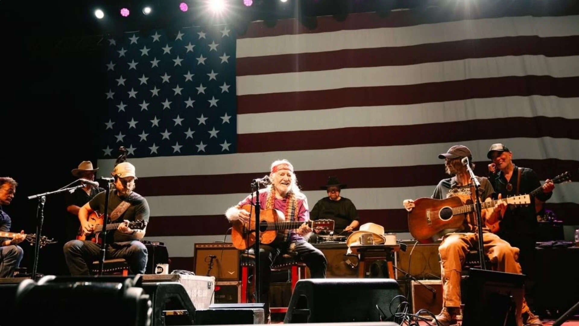 Willie Nelson stands up for the farmland he's called home for decades