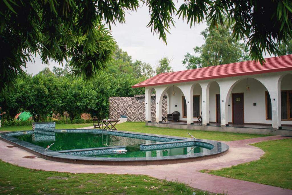 7c2df279-2530-45fc-a1c1-ab06ee147fac_Earth_Home_resort_located_adjacent_to_Barahi_forest_ranges_core_forest.jpg