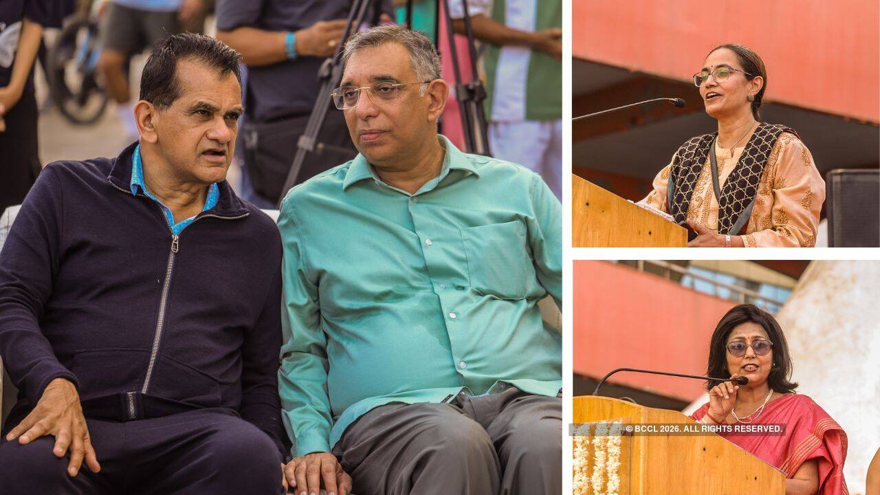 Amitabh Kant with Dr. Vikas Gupta, DU Registrar (L), Prof Jagreet Kaur, chairperson, governing body (top right), Prof. Haritma Chopra, principal (bottom right)