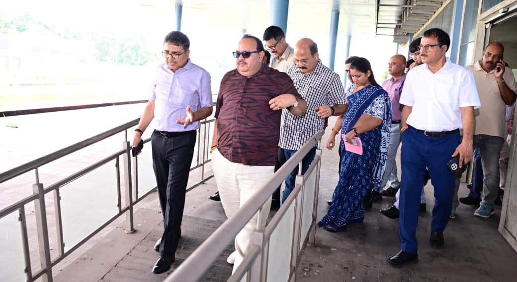 c398c306-dd55-4a07-b53a-8fb88b57f420_team_visiting_Bokaro_Airport_3.jpeg
