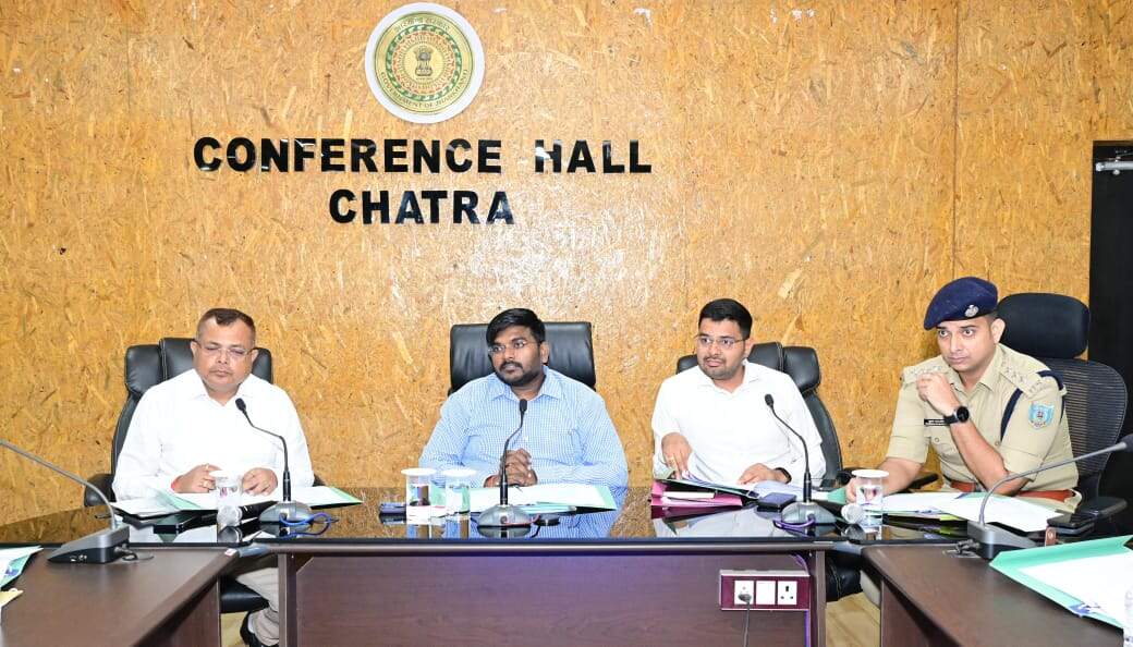 ae8ac413-7f29-4841-8d07-945f82afcc2b_DC_Ravi_Anandin_middle_in_the_meeting.Vishvendu_Jaipuriar.jpg