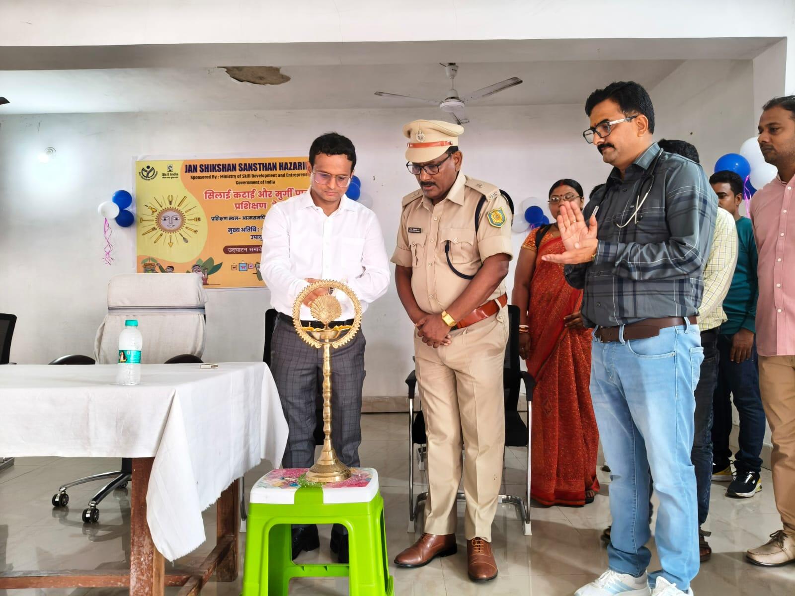 cc0a4aaa-0e13-4c13-9755-bb0ab173a1a4_DC_Hemant_Sati_inaugurates_vocational_training_program_in_Hazaribag_on_Friday.Vishvendu_Jaipuriar.jpg