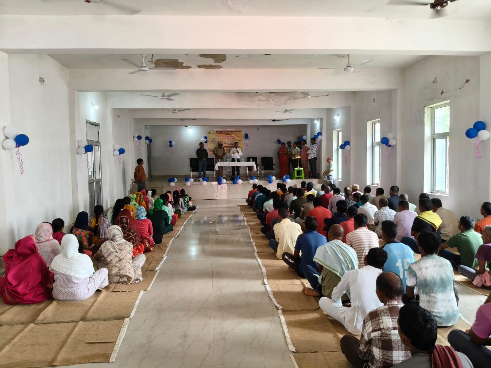 a2579550-bdaf-45c8-bad2-96642851cff8_Surrendered_Maoists_in_the_programme_in_open_jail.Vishvendu_Jaipuriar.jpg