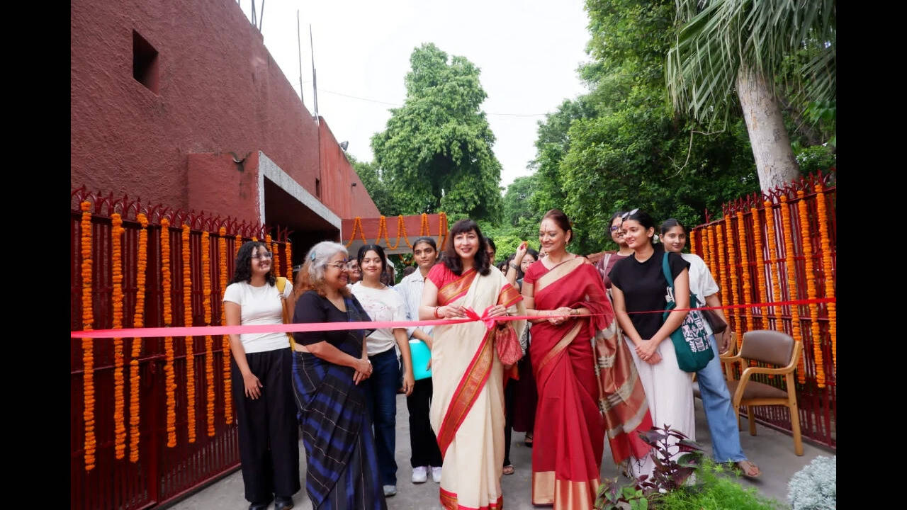 The Residence Hall was inaugurated by Ms. Vasvi Bharat Ram, Member, Governing Body, in the presence of Prof. Kanika K. Ahuja, Principal, Dr. Ujjayini Ray, Hostel Warden (Pics: LSR)