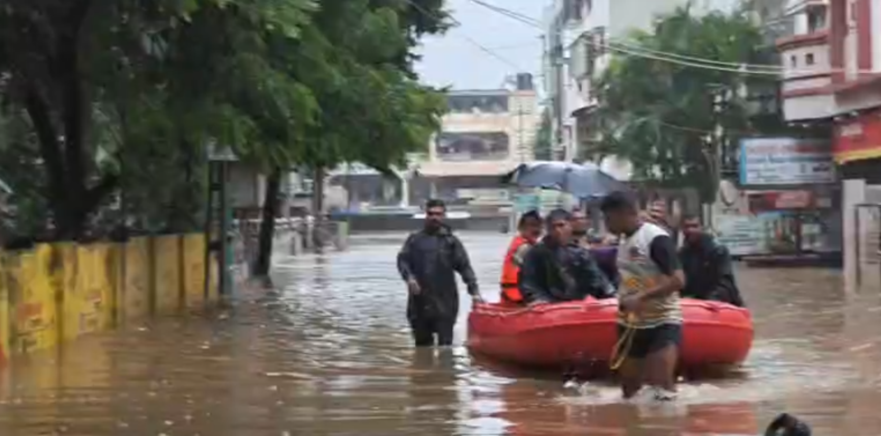 Flooding continues in South Gujarat, with residents facing ongoing disruption