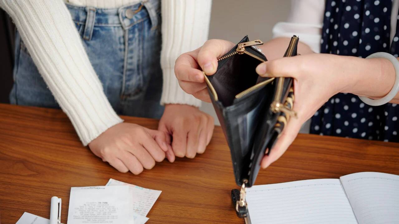 Decades of financial hardship may accelerate brain decline