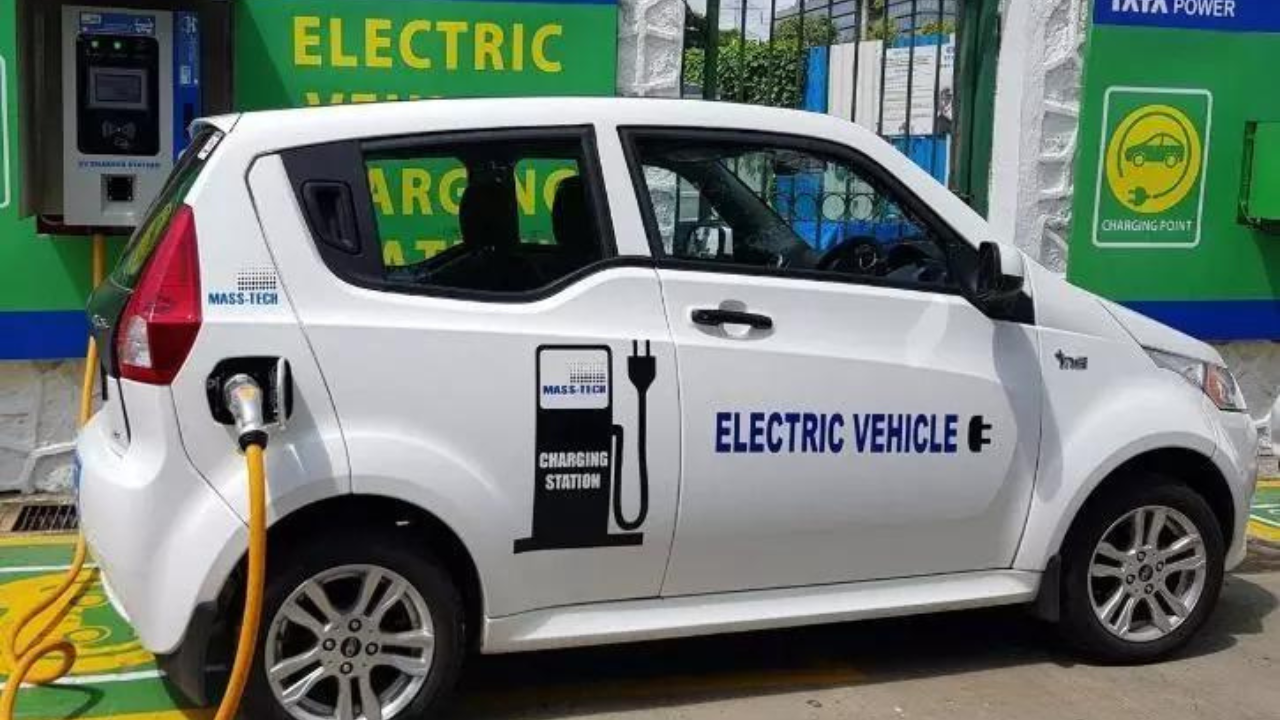 E-2-wheelers cross 2L mark as EV sales soar