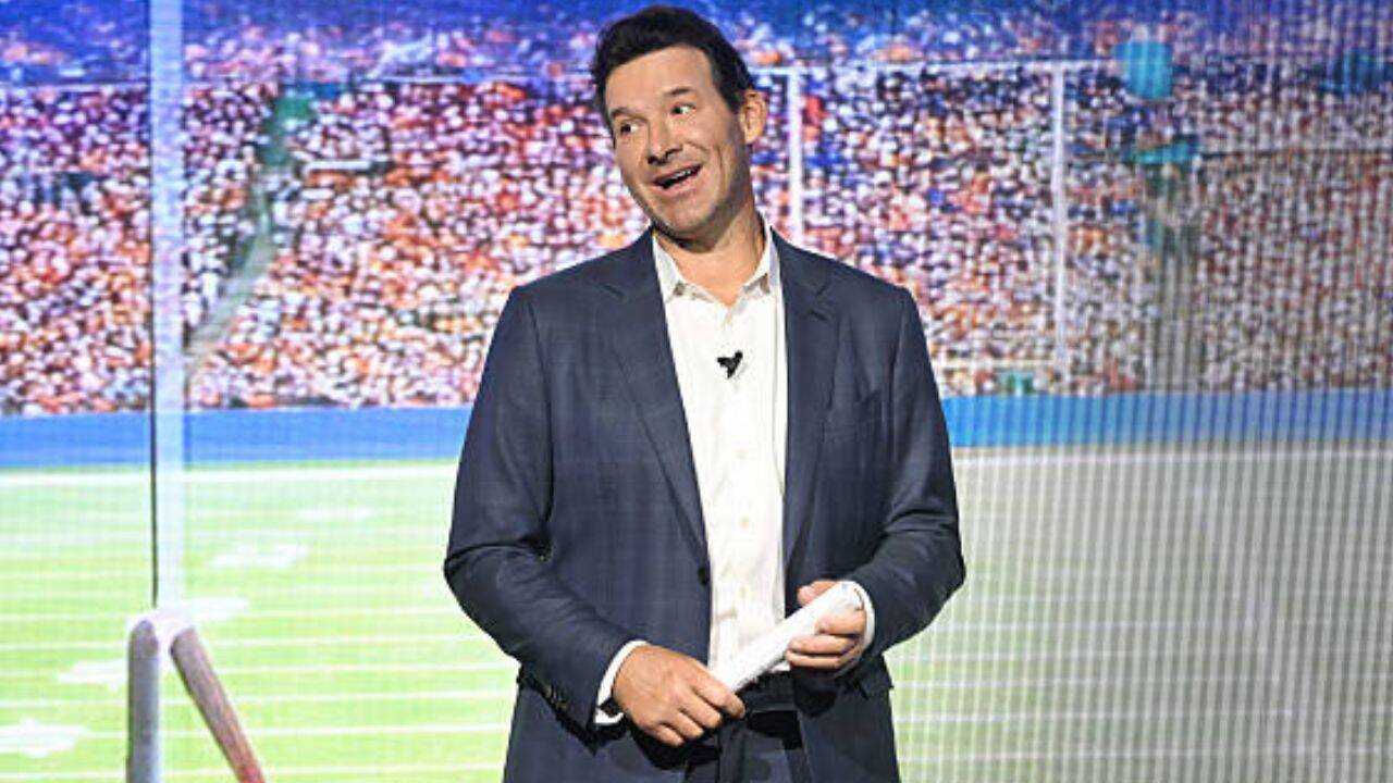 How could Jerry Jones help protect Tony Romo’s CBS broadcasting future?