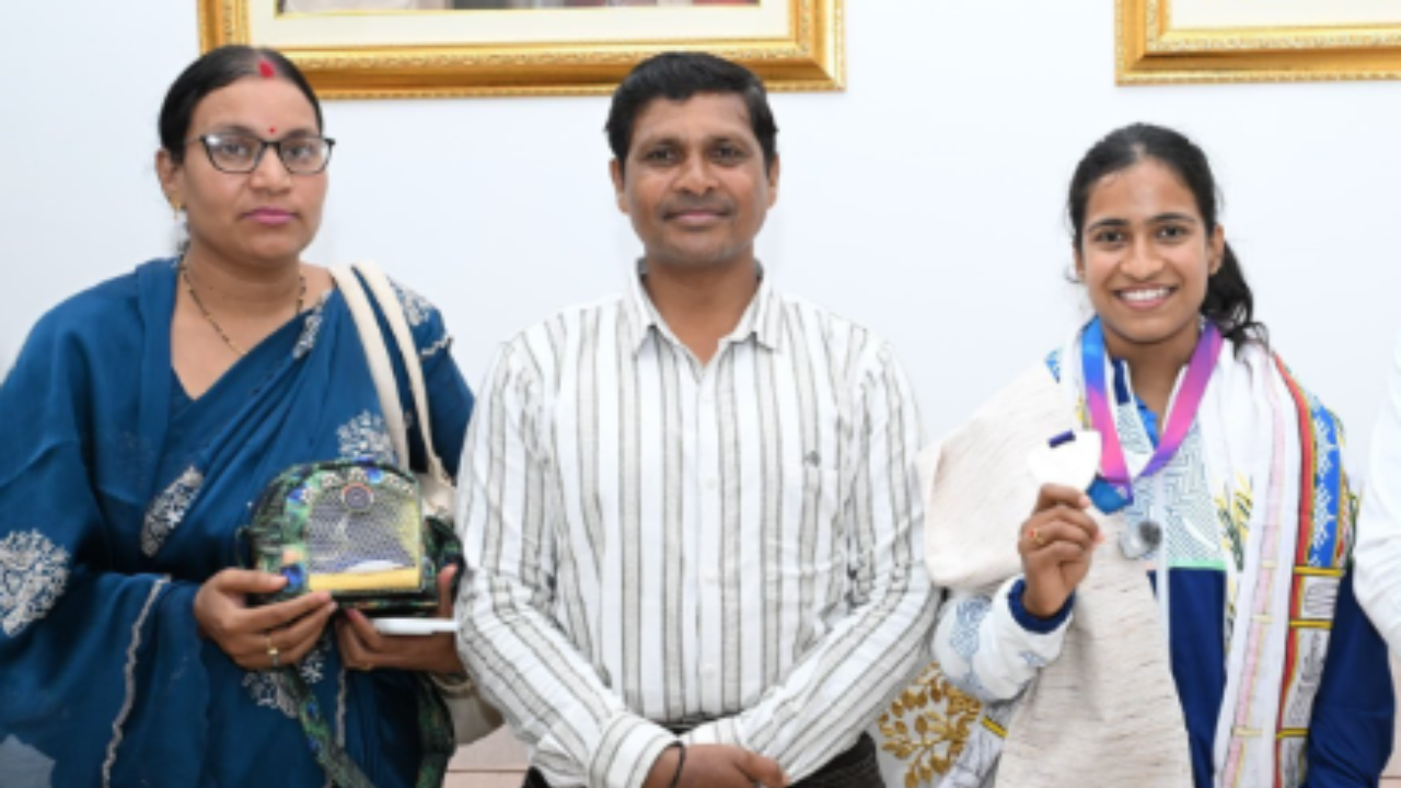 Gyaneshwari Yadav with her parents.