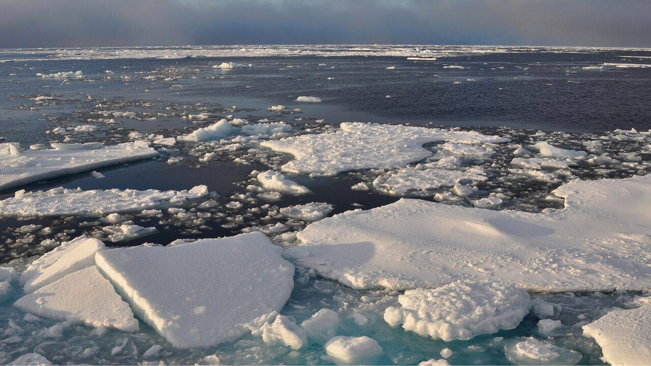 How the melting ice edge creates cloud-forming particles