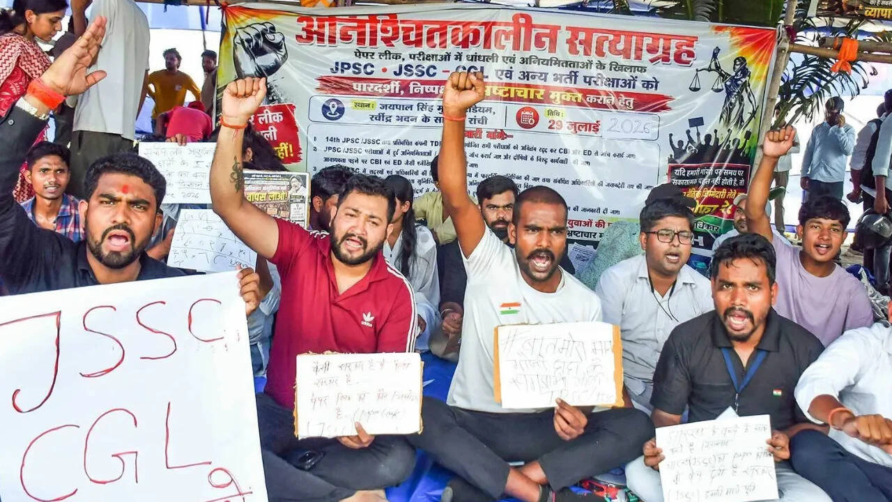 'Soren unfit to hold office': Protesting students demand Jharkhand CM resign