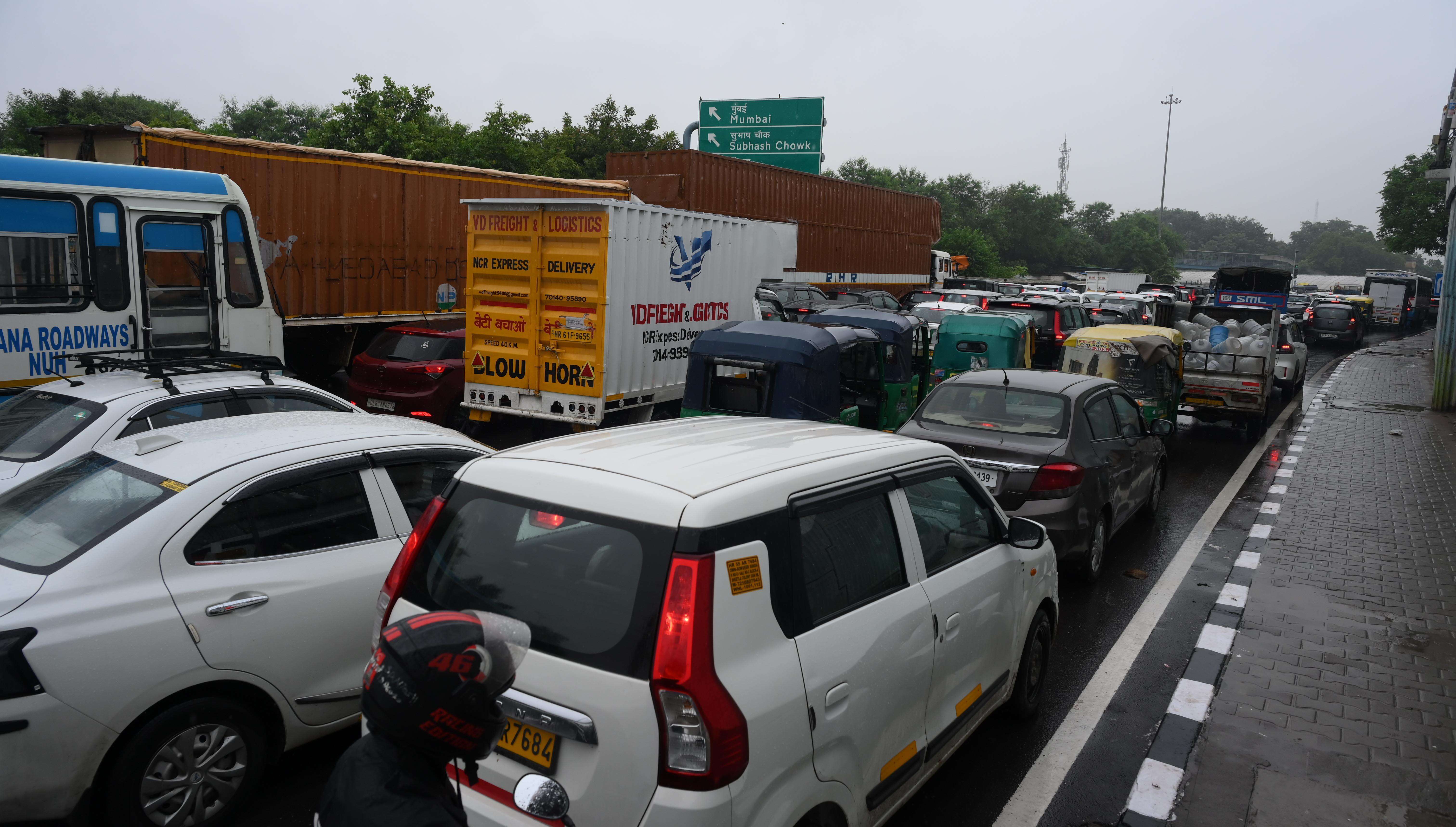 TRAFFIC-1.jpg