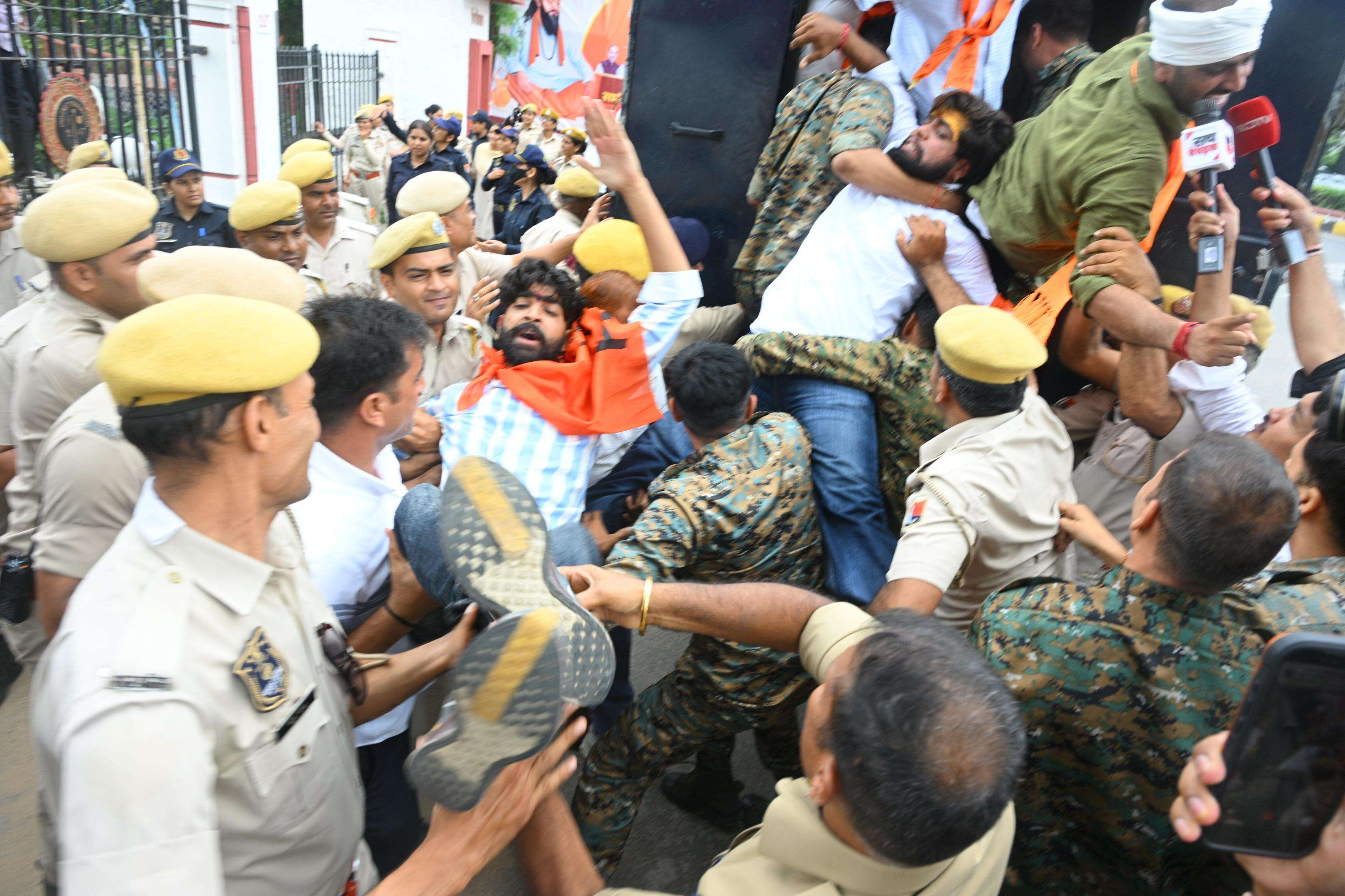 ABVP protest at RU, protestors were detained (Bhagirath) (3).jpeg