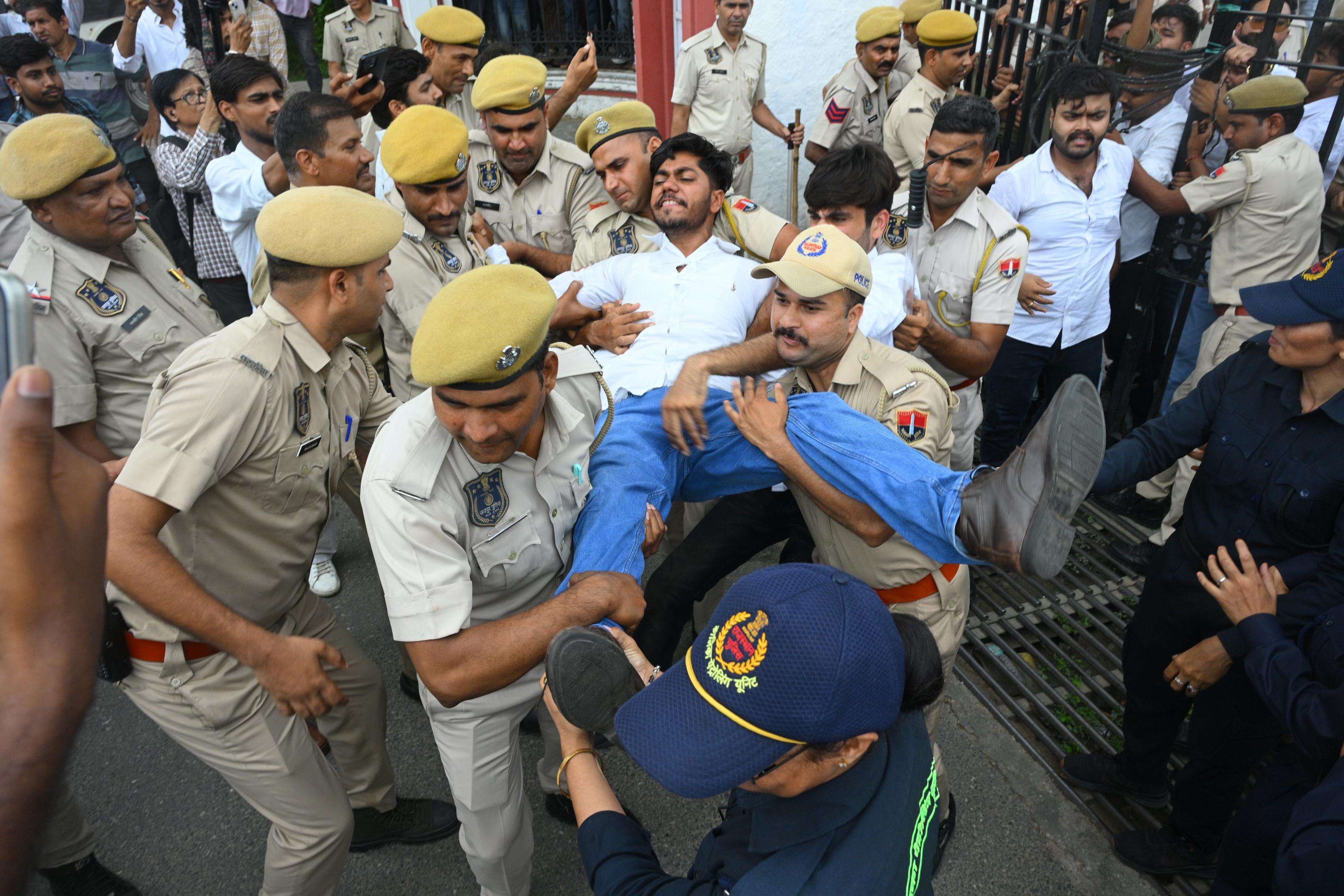 ABVP protest at RU, protestors were detained (Bhagirath) (11).jpeg