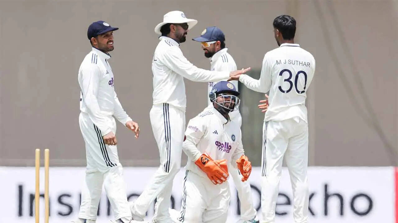 IND vs SL Live: India get breakthrough; Madushka falls in Colombo