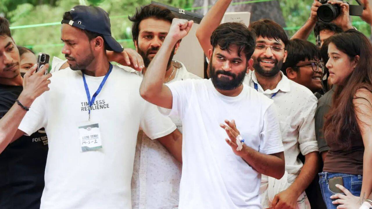 Abhijeet Dipke backs Jharkhand students' protest