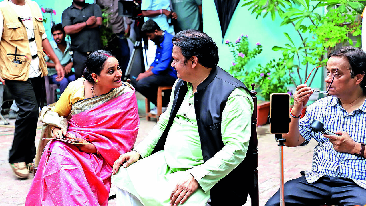 Akhilendra Mishra shoots for upcoming film in Lucknow<br>