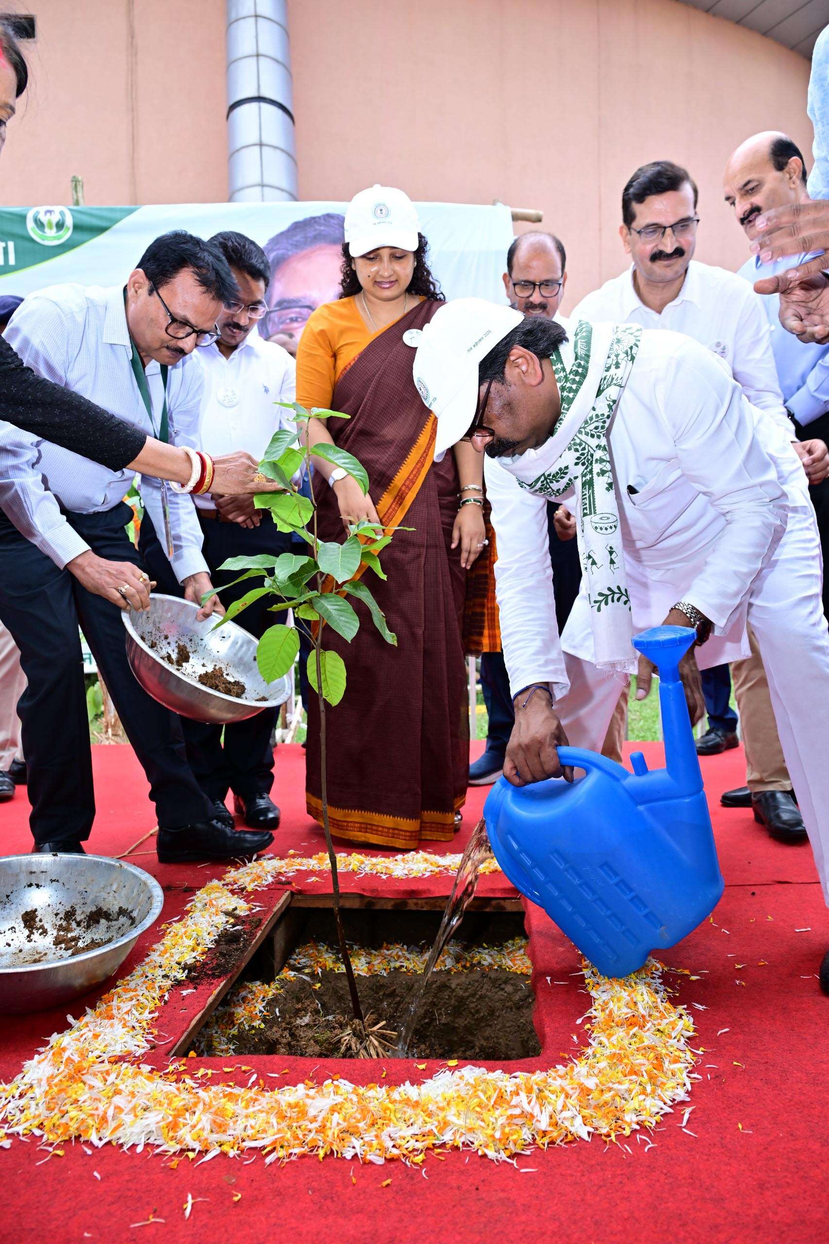 Balance development, environment conservation for sustainable future: CM