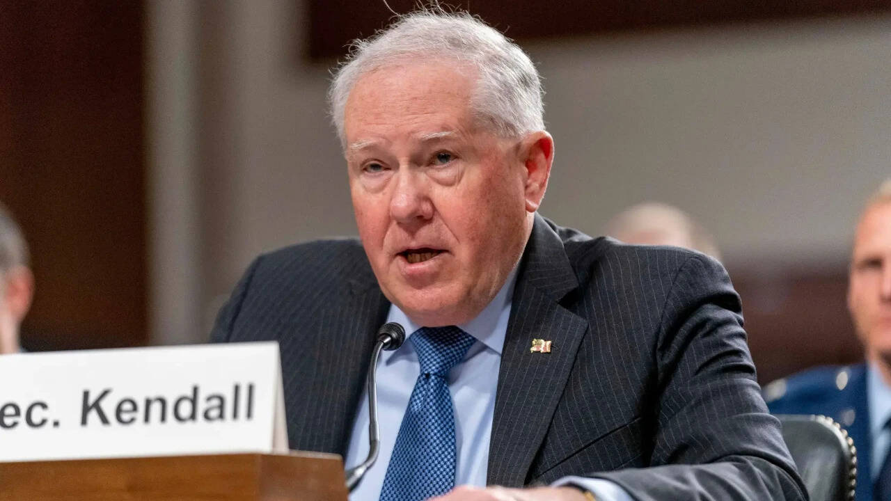 Pentagon strips ex-Air Force secy of security clearance over Air Force One claim