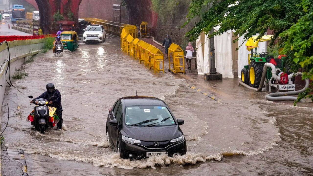 Gurgaon also reels under heavy rain, traffic disruptions