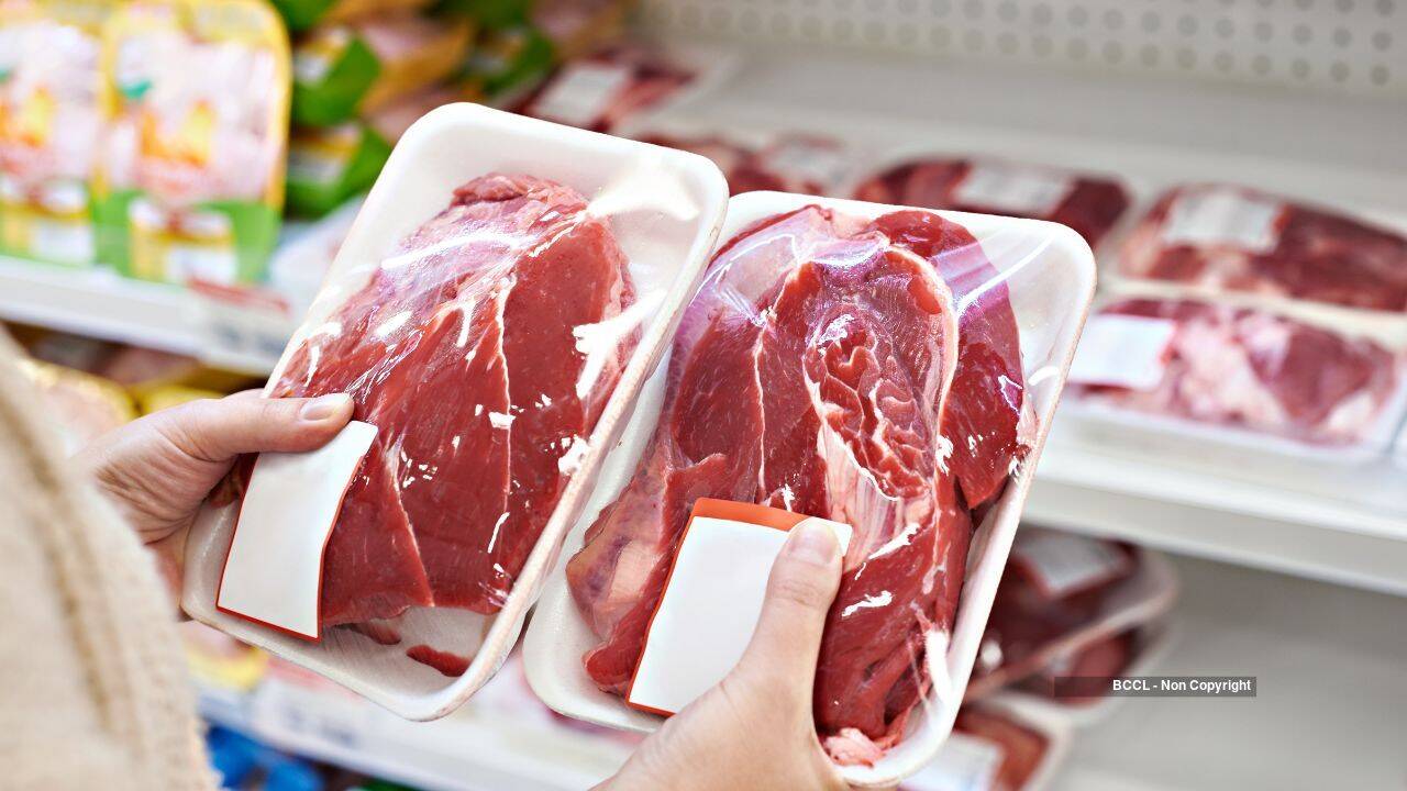 Food package changes colour from purple to yellow-green when meat spoils