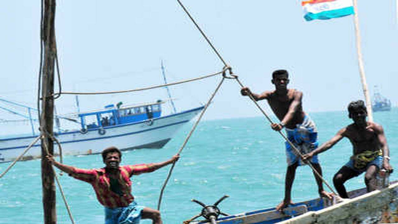 Arrest of TN fishermen by Sri Lankan navy: Vijay has resorted to writing letters without delivering results, Dhinakaran says