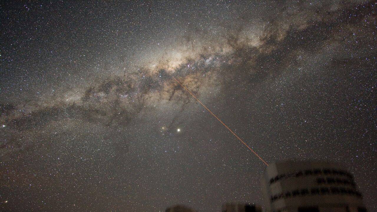 How do massive cluster mergers reshape the core of the galaxy