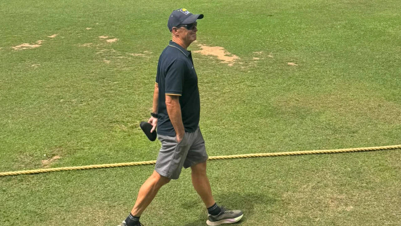 Gary Kirsten keeps close eye on India as Sri Lanka set visitors 207-run chase