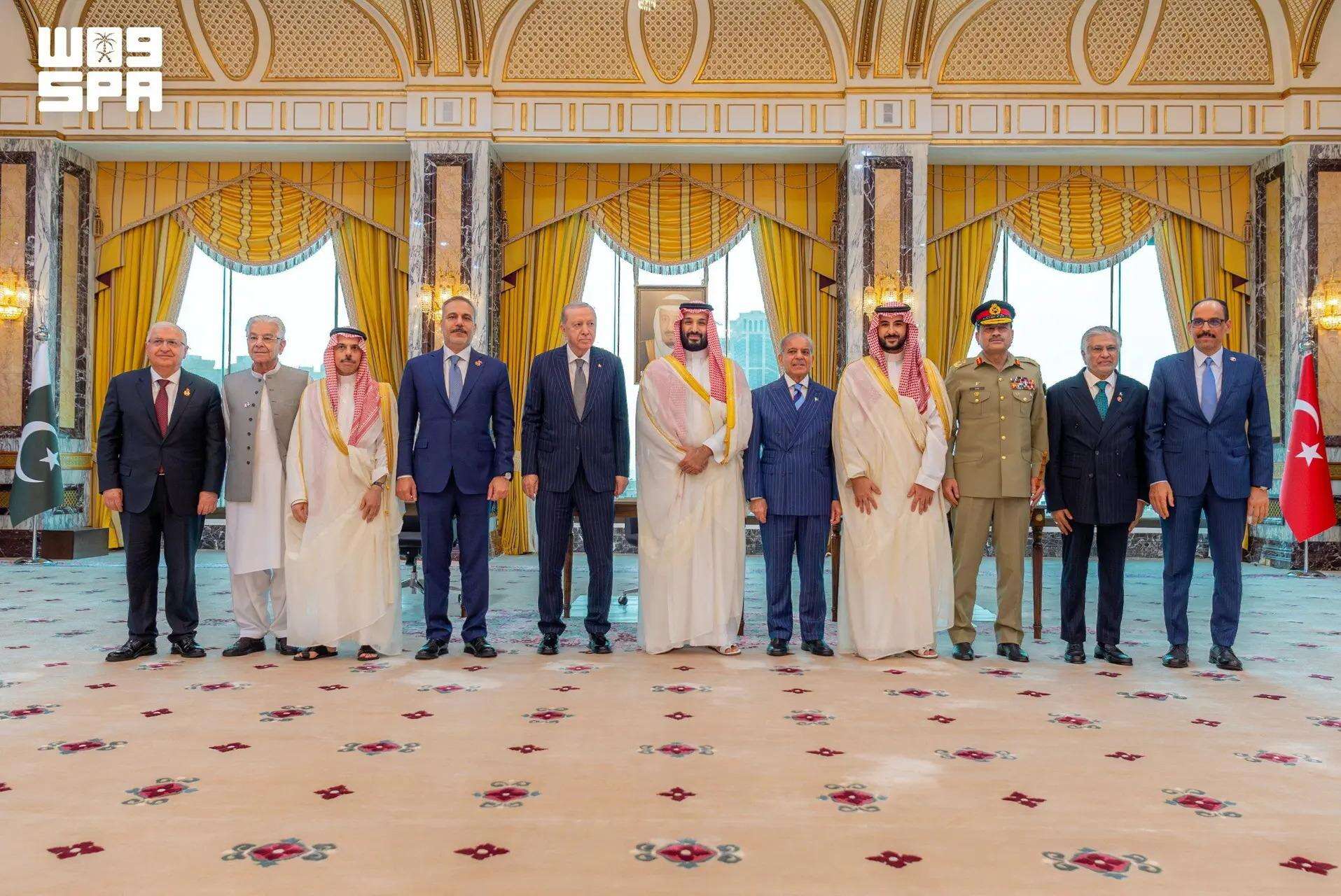Saudi Arabia, Turkey and Pakistan sign joint defence deal in Mecca