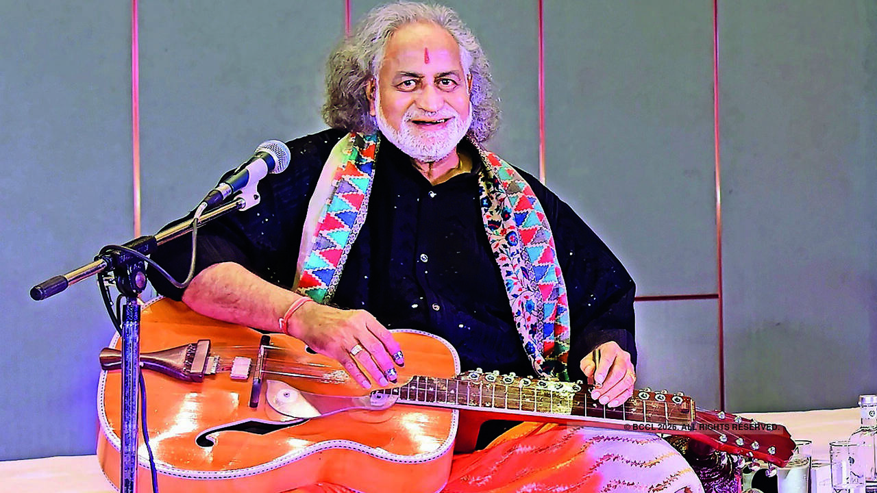 Vishwa Mohan Bhatt performs Mohan Veena in Lucknow musical evening