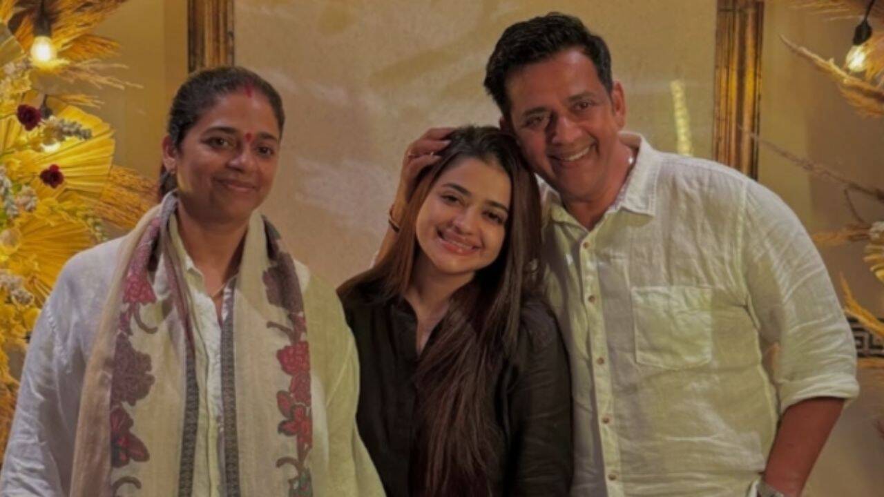 Ravi kishan with daughter Riva, image credits: Cnnnews18