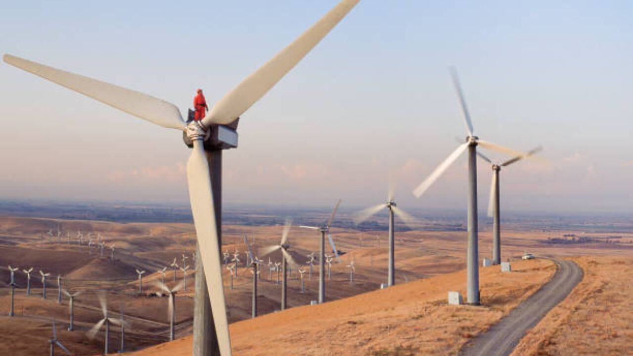 Wyoming buried 1,124 wind turbine blades; Missouri plant turns old blades into cement feedstock