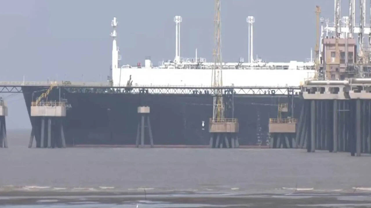 India diversifies energy sourcing; taps 15 countries for LNG, 41 for crude