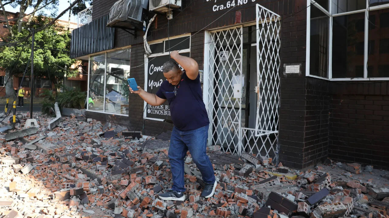 7.4 magnitude earthquake hits Colombia; people trapped, buildings & airports damaged
