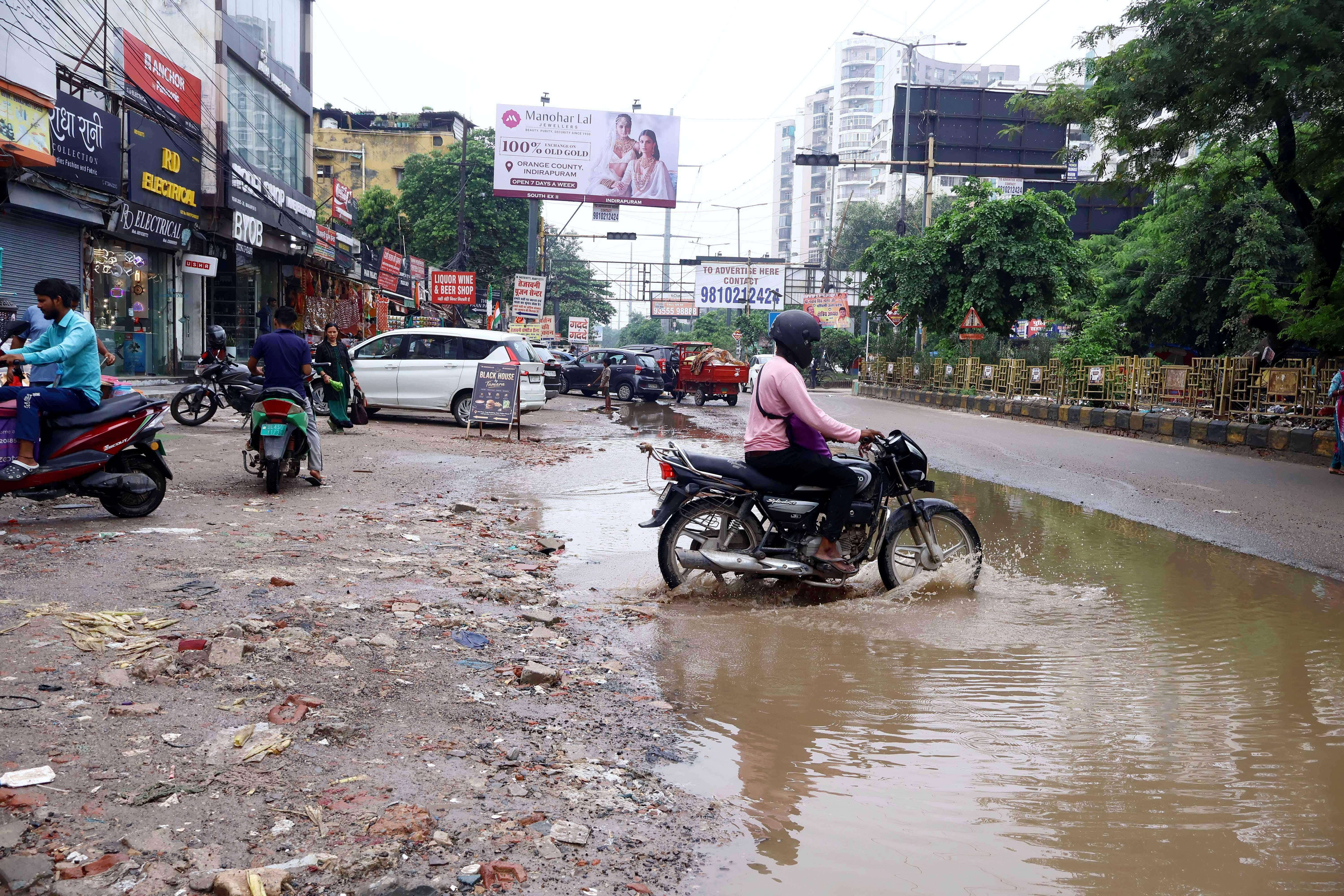 Indirapuram Kala Patthar Aditye Mall Marg.JPG