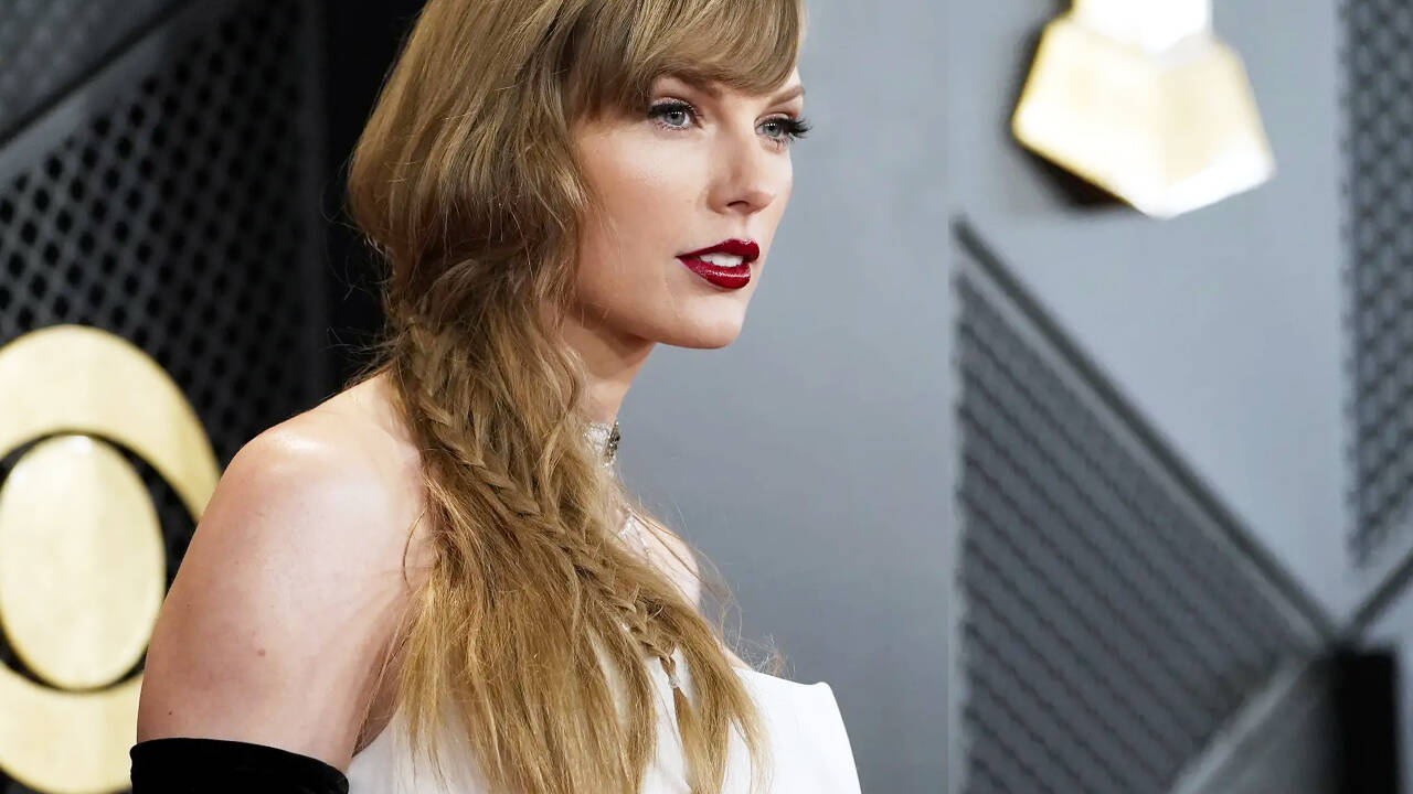 Taylor Swift to be inducted into Nashville Songwriters Hall of Fame