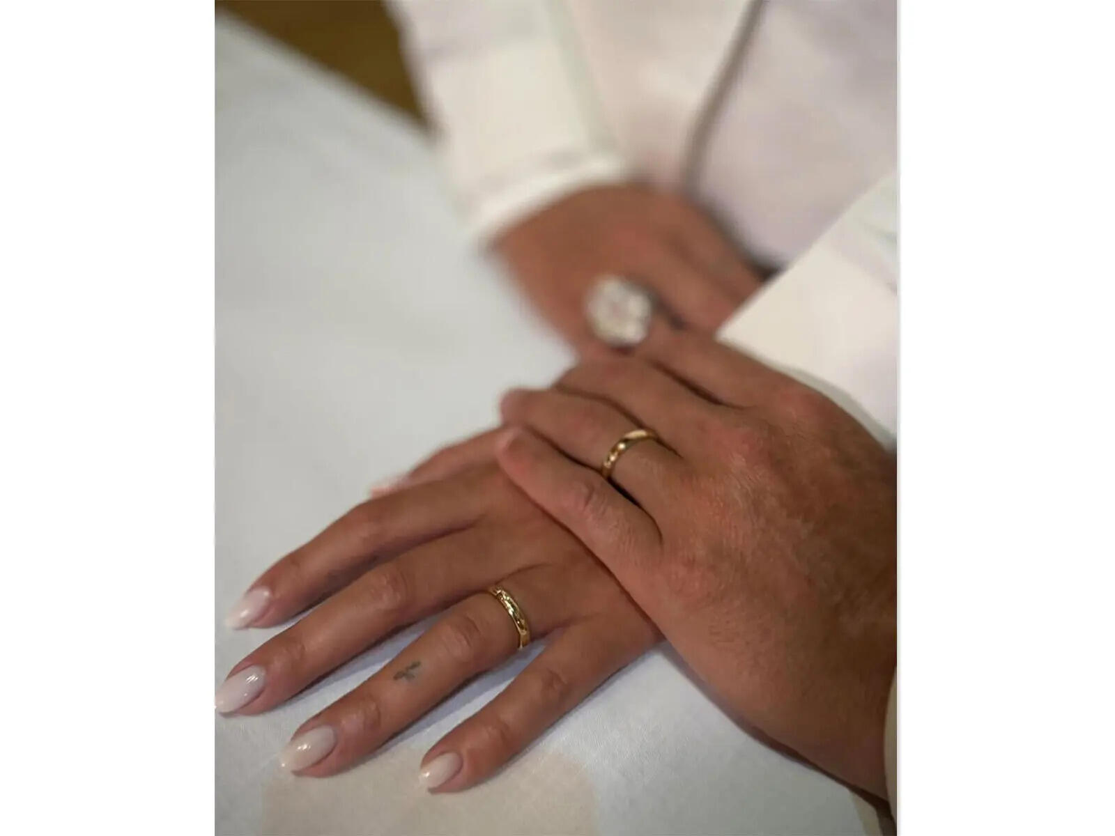 Cristiano Ronaldo confirms marriage with long-time girlfriend, posts picture with rings