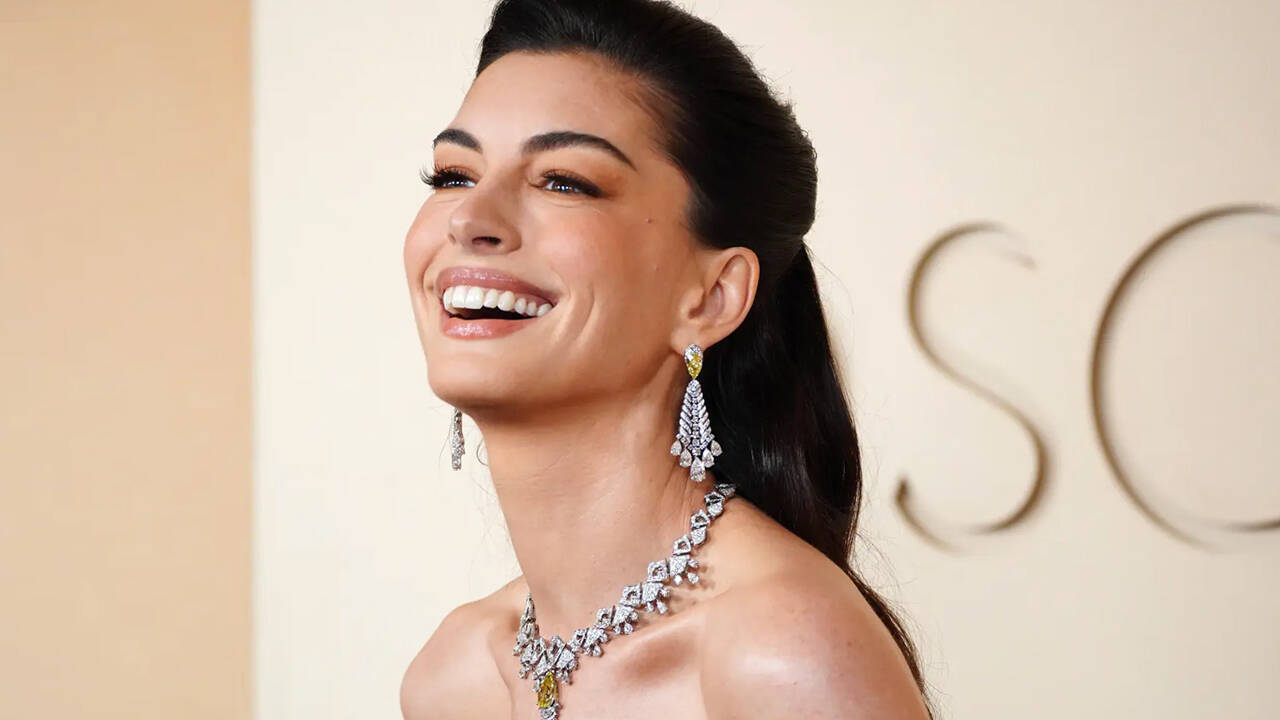 Anne Hathaway to keep baby's gender private: 'We're not saying'
