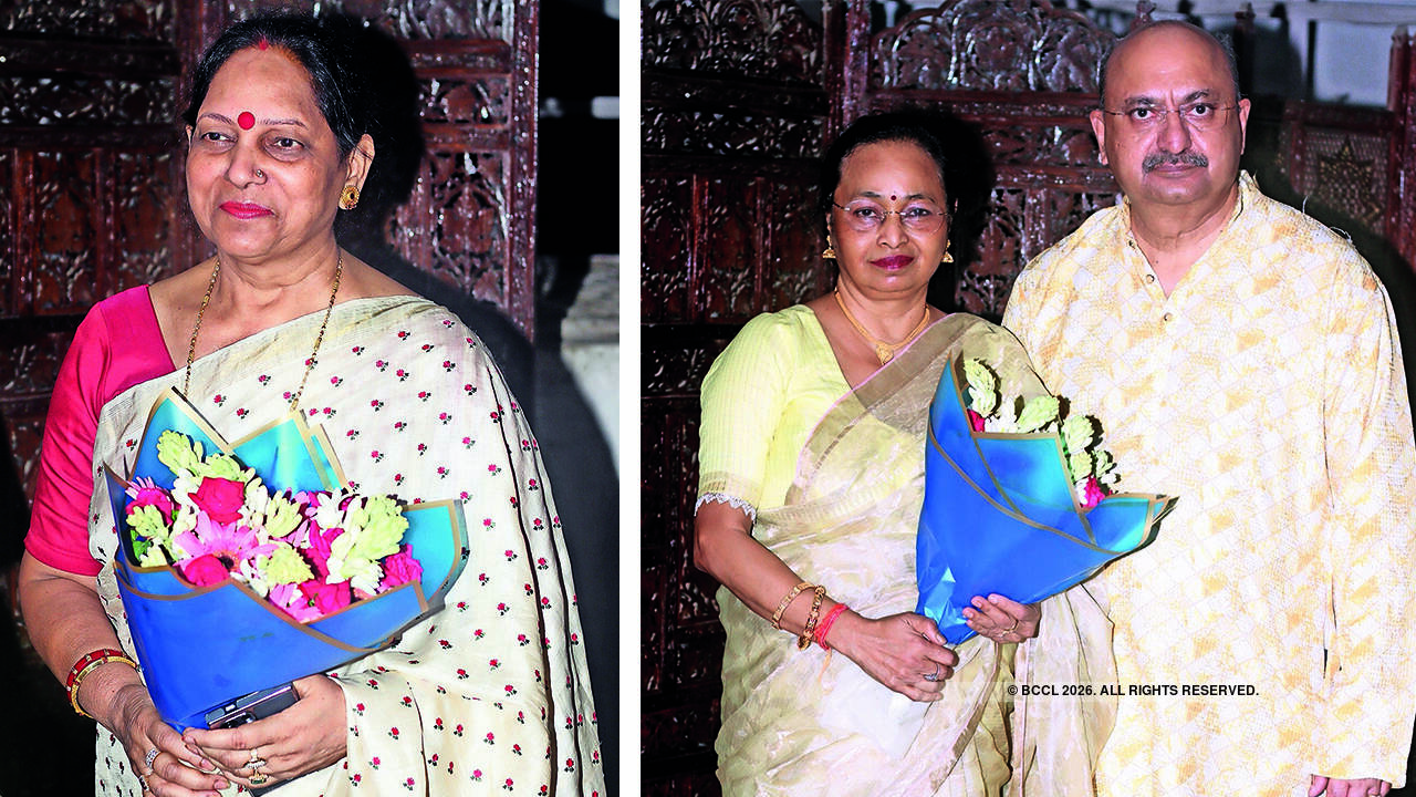 (L) Abha Srivastava (R) Dr Rama Srivastava and Dr Manoj Kumar Srivastava