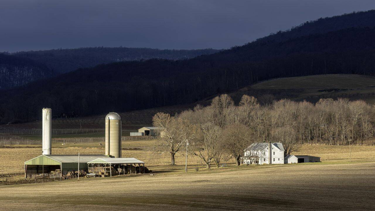 Total amount of farmland owned by Bill Gates in the US