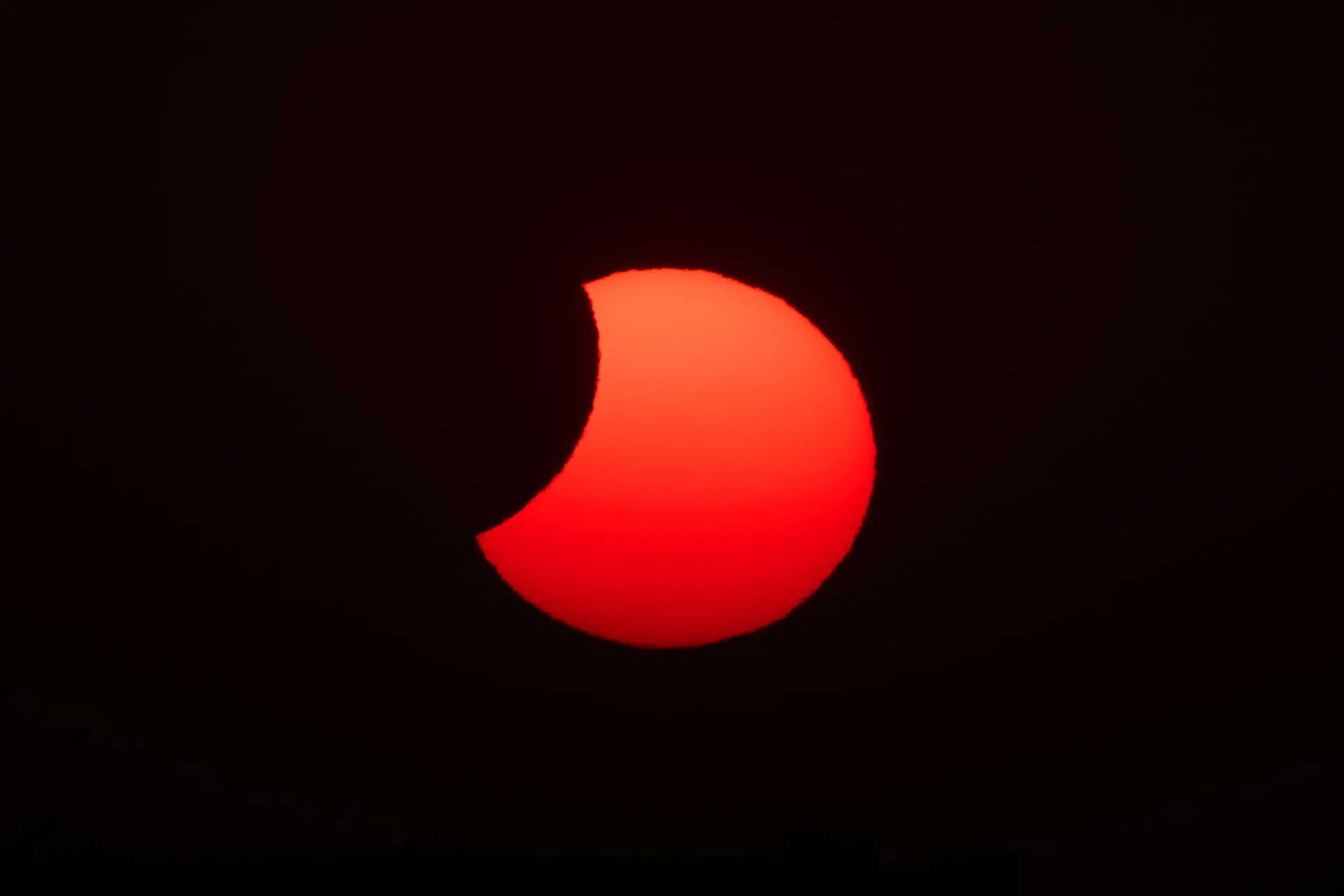 Eclipse turns the sun red. (Photo: AP)<br>